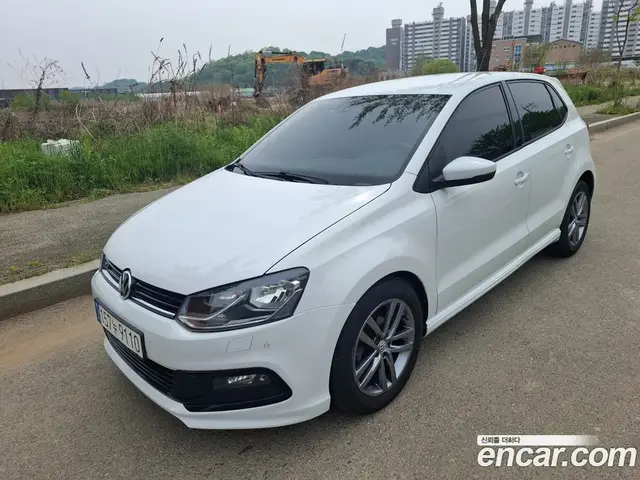 Volkswagen Polo 2015 1.4 автомат (гидро), миниатюра 5