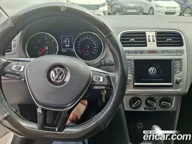 Volkswagen Polo 2015 1.4 автомат (гидро), миниатюра 8