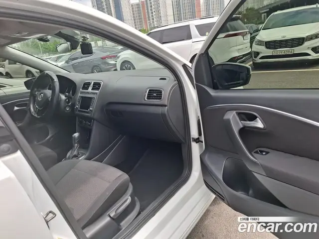 Volkswagen Polo 2015 1.4 автомат (гидро), миниатюра 10