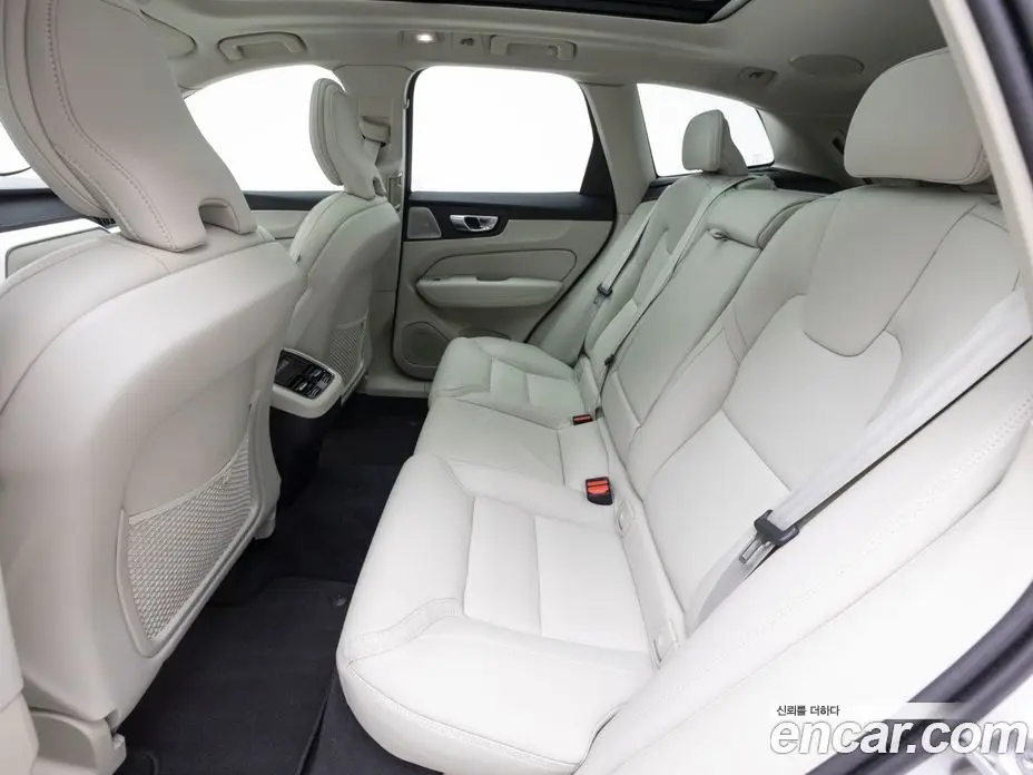 Volvo XC60 2025 2.0 автомат (гидро), фото 11