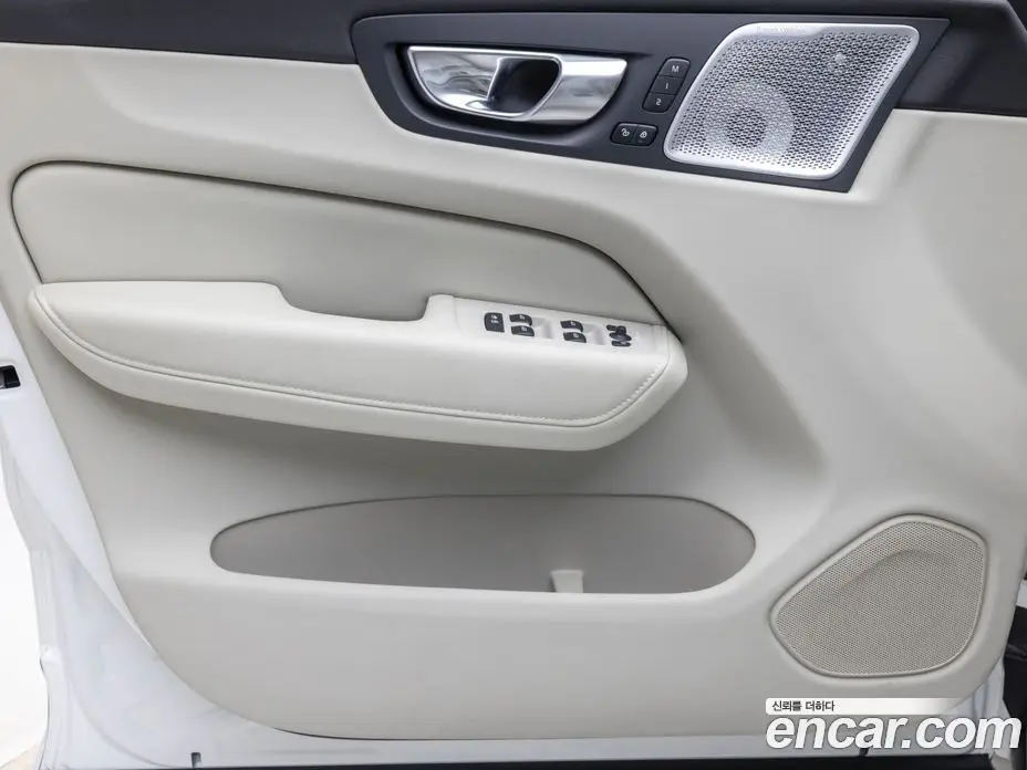 Volvo XC60 2025 2.0 автомат (гидро), фото 17