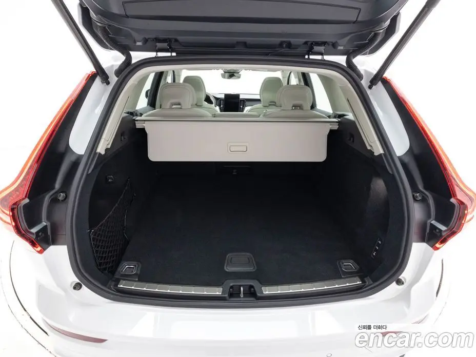 Volvo XC60 2025 2.0 автомат (гидро), фото 19