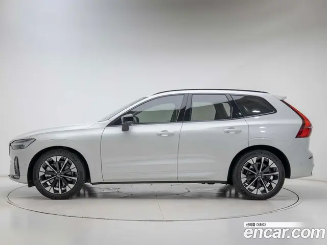 Volvo XC60 2025 2.0 автомат (гидро), миниатюра 3