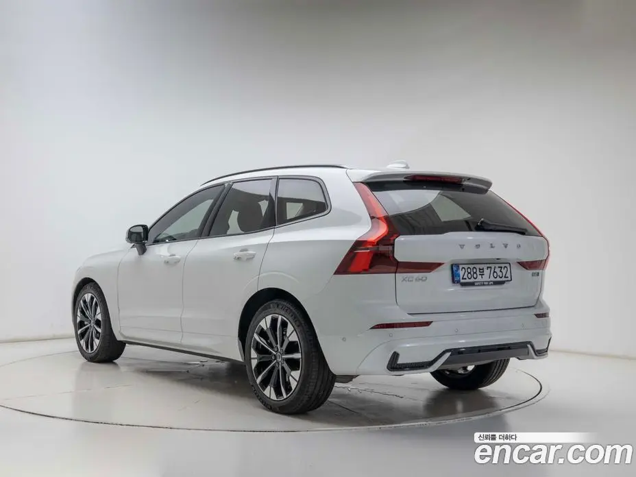 Volvo XC60 2025 2.0 автомат (гидро), фото 4