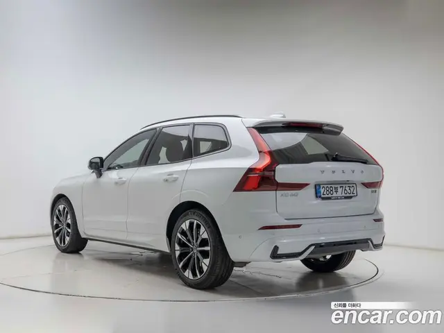 Volvo XC60 2025 2.0 автомат (гидро), миниатюра 4