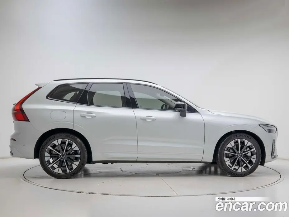 Volvo XC60 2025 2.0 автомат (гидро), фото 5