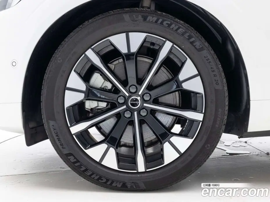 Volvo XC60 2025 2.0 автомат (гидро), фото 6