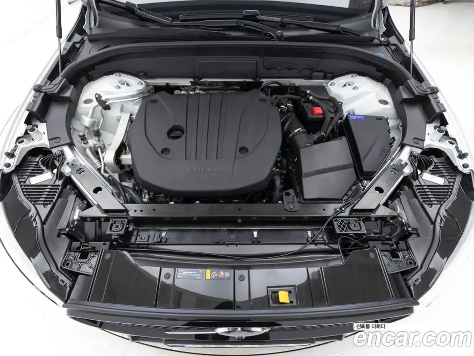 Volvo XC60 2025 2.0 автомат (гидро), фото 7