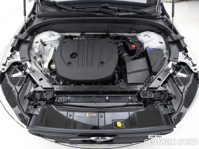 Volvo XC60 2025 2.0 автомат (гидро), миниатюра 7