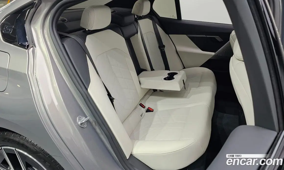 BMW 5 серия 2025 2.0 автомат (гидро), фото 11