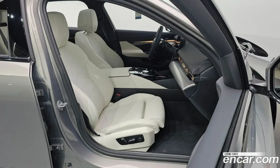 BMW 5 серия 2025 2.0 автомат (гидро), фото 10
