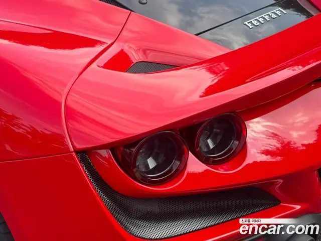 Ferrari F8 2021 3.9 автомат (гидро), миниатюра 5