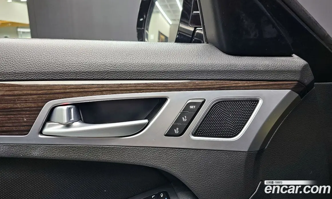 Genesis G80 2017 3.3 автомат (гидро), фото 18 Genesis G80 2017 3.3 автомат (гидро), фото 18