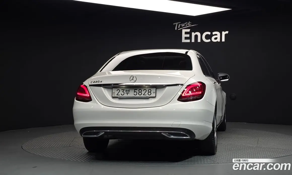 Mercedes-Benz C-Class 2019 1.9 автомат (гидро), фото 4 Mercedes-Benz C-Class 2019 1.9 автомат (гидро), фото 4