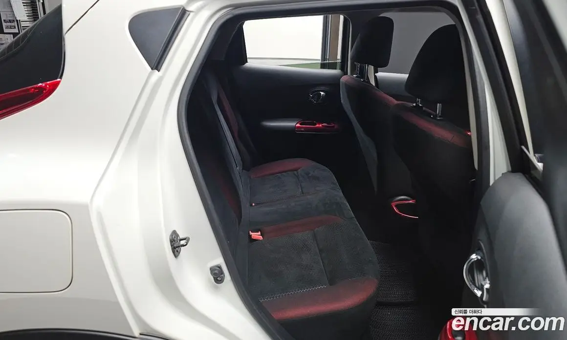 Nissan Juke 2013 1.6 автомат (гидро), фото 11