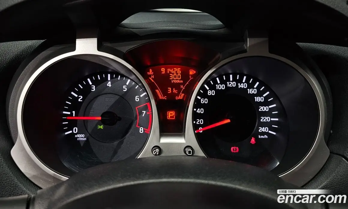 Nissan Juke 2013 1.6 автомат (гидро), фото 8