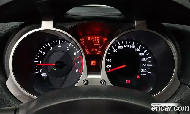 Nissan Juke 2013 1.6 автомат (гидро), миниатюра 8