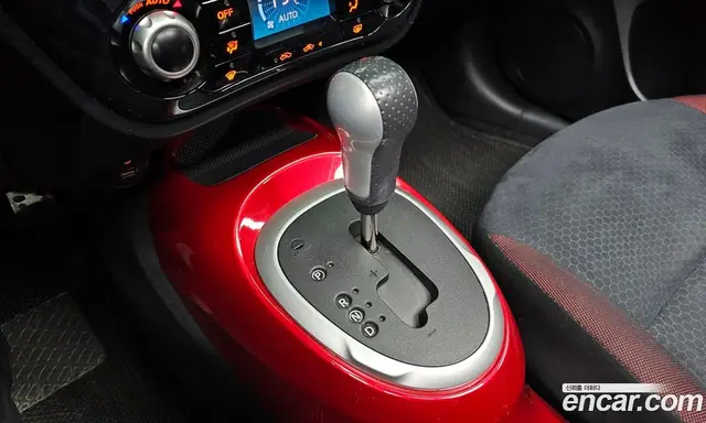 Nissan Juke 2013 1.6 автомат (гидро), миниатюра 9