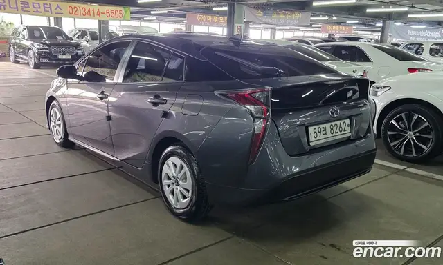 Toyota Prius 2017 1.8 автомат (гидро), миниатюра 2