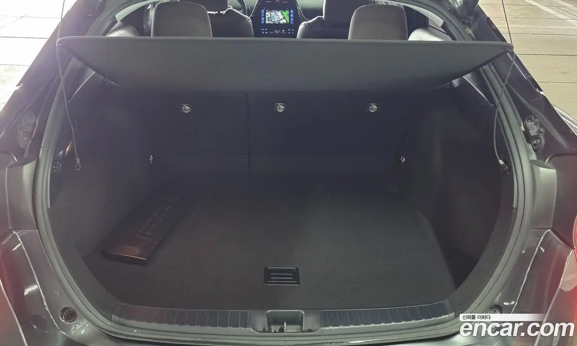 Toyota Prius 2017 1.8 автомат (гидро), фото 13