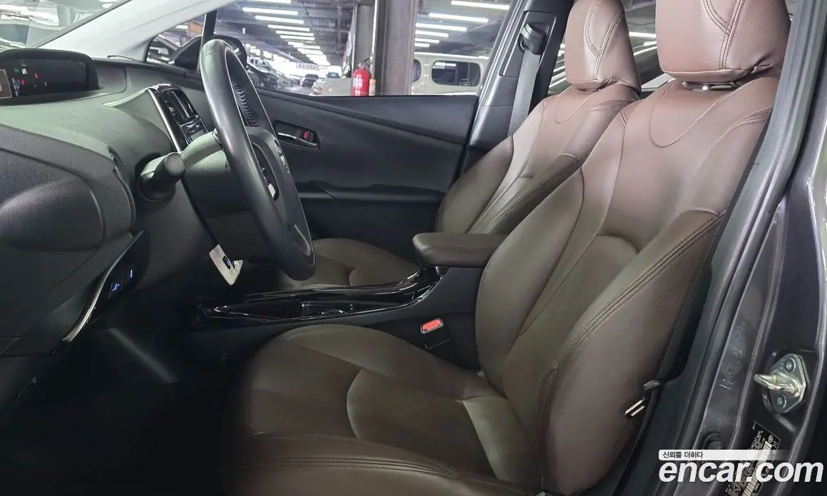 Toyota Prius 2017 1.8 автомат (гидро), фото 5