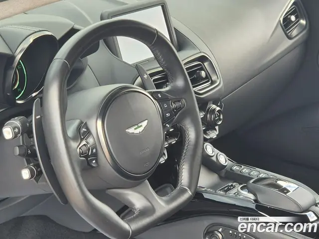 Aston Martin Vantage 2022 4.0 автомат (гидро), миниатюра 12