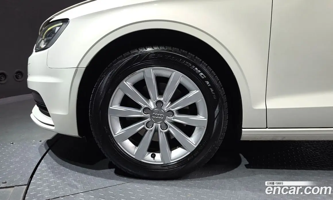Audi A3 2014 1.6 автомат (гидро), фото 5