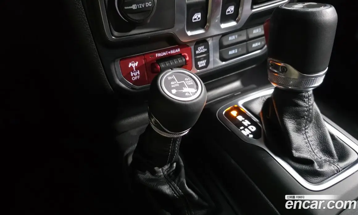 Jeep Wrangler 2024 2.0 автомат (гидро), фото 17