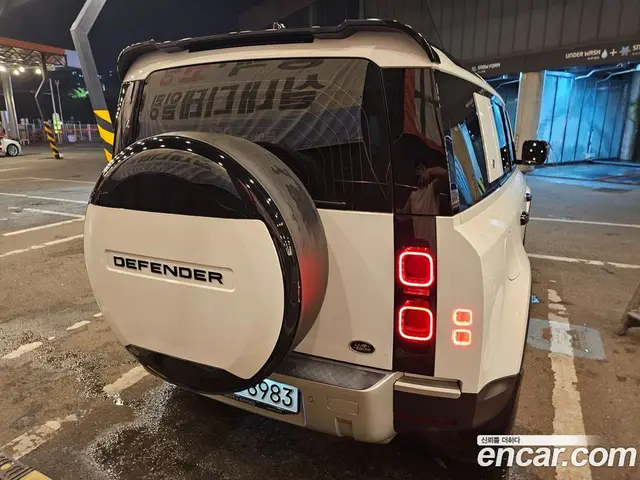 Land Rover Defender 2020 2.0 автомат (гидро), миниатюра 3