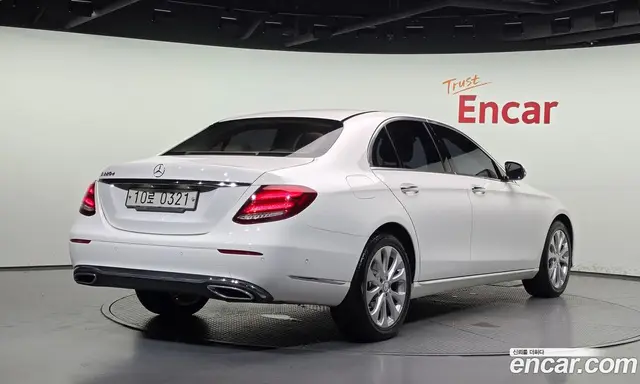 Mercedes-Benz E-Class 2016 1.9 автомат (гидро), миниатюра 2