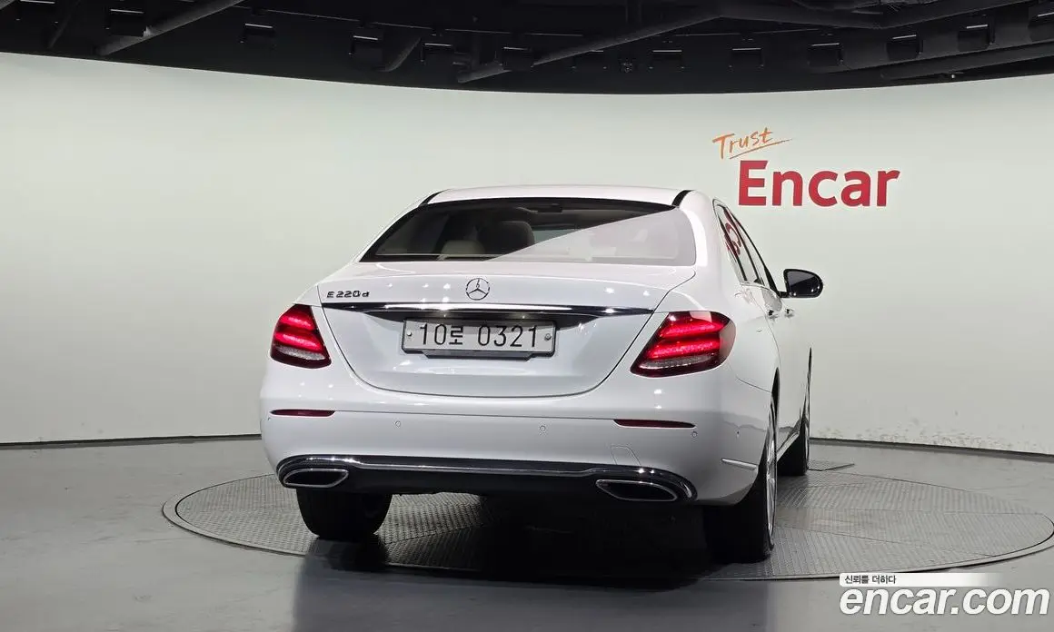 Mercedes-Benz E-Class 2016 1.9 автомат (гидро), фото 4