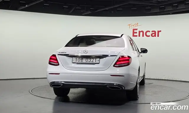 Mercedes-Benz E-Class 2016 1.9 автомат (гидро), миниатюра 4