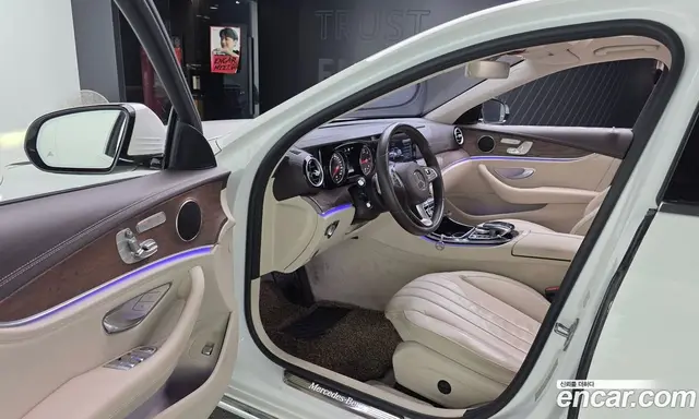 Mercedes-Benz E-Class 2016 1.9 автомат (гидро), миниатюра 10