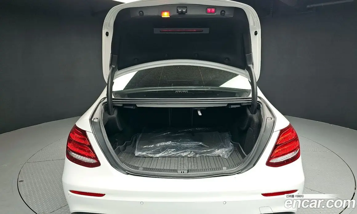 Mercedes-Benz E-Class 2017 2.0 автомат (гидро), фото 20 Mercedes-Benz E-Class 2017 2.0 автомат (гидро), фото 20
