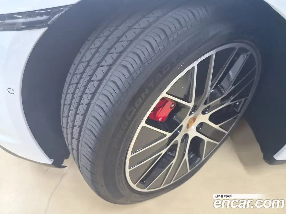 Porsche Taycan 2025 0.8 автомат (гидро), фото 18 Porsche Taycan 2025 0.8 автомат (гидро), фото 18