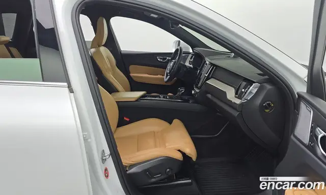 Volvo XC60 2019 2.0 автомат (гидро), миниатюра 11