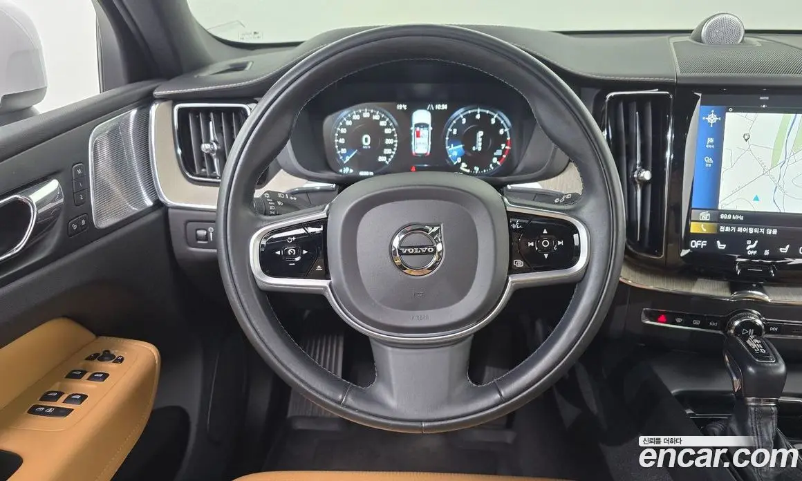 Volvo XC60 2019 2.0 автомат (гидро), фото 13