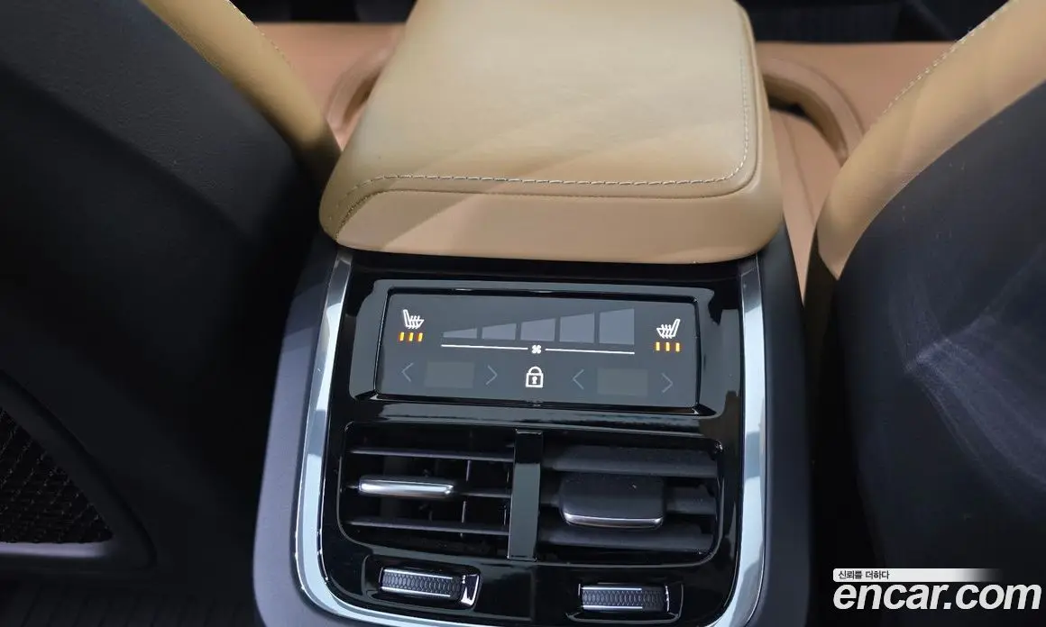 Volvo XC60 2019 2.0 автомат (гидро), фото 18