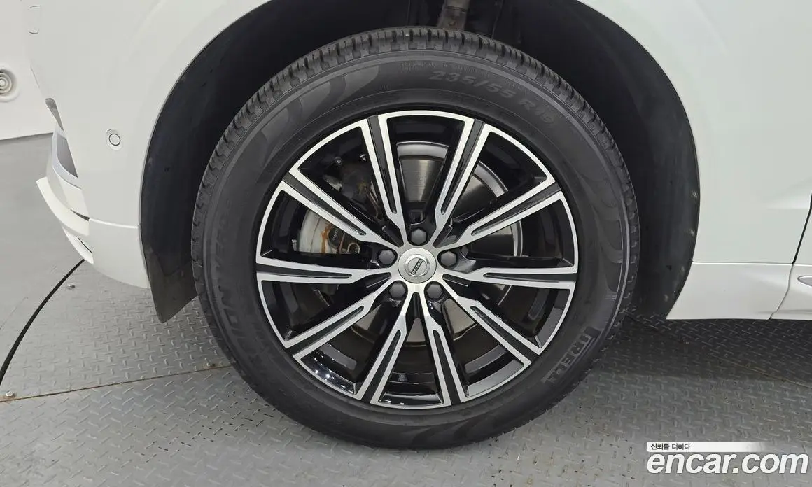 Volvo XC60 2019 2.0 автомат (гидро), фото 5