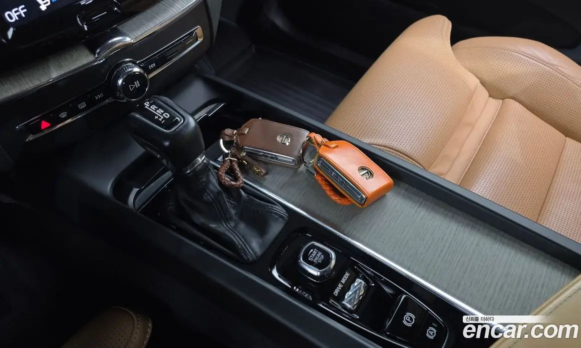 Volvo XC60 2019 2.0 автомат (гидро), фото 9
