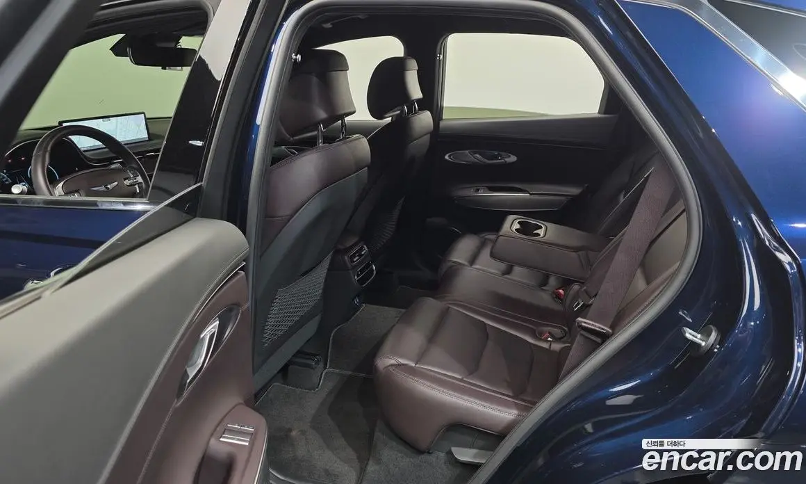 Genesis GV70 2021 2.5 автомат (гидро), фото 12 Genesis GV70 2021 2.5 автомат (гидро), фото 12