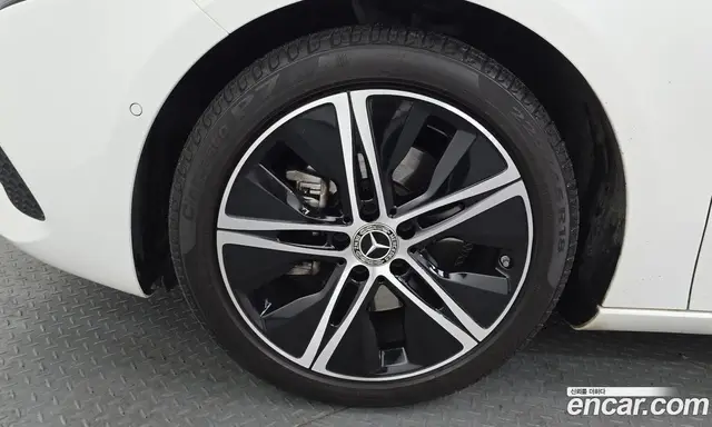 Mercedes-Benz A-Class 2024 2.0 автомат (гидро), миниатюра 5