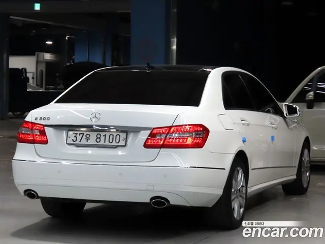 Mercedes-Benz E-Class 2013 3.5 автомат (гидро), миниатюра 2