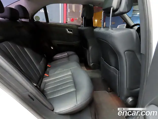 Mercedes-Benz E-Class 2013 3.5 автомат (гидро), миниатюра 11