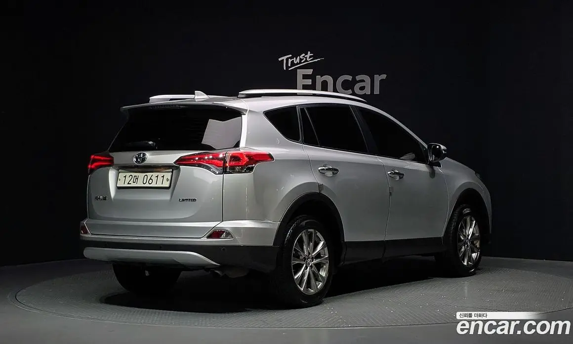 Toyota RAV4 2015 2.5 автомат (гидро), фото 2 Toyota RAV4 2015 2.5 автомат (гидро), фото 2