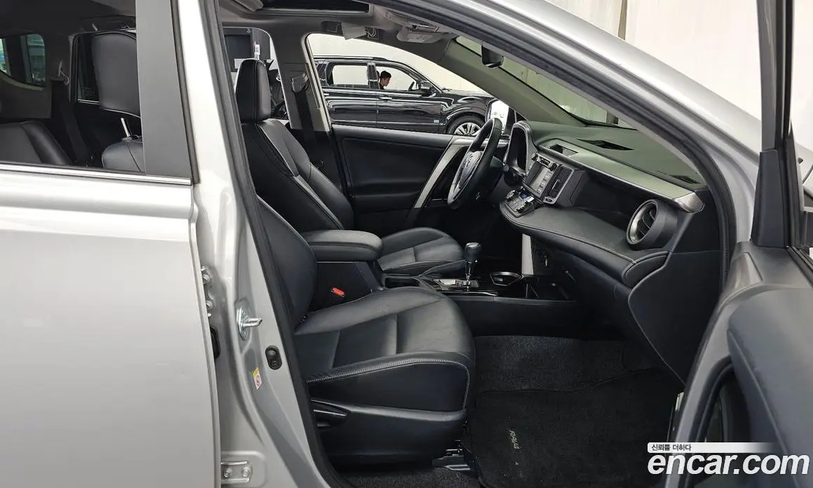 Toyota RAV4 2015 2.5 автомат (гидро), фото 11 Toyota RAV4 2015 2.5 автомат (гидро), фото 11