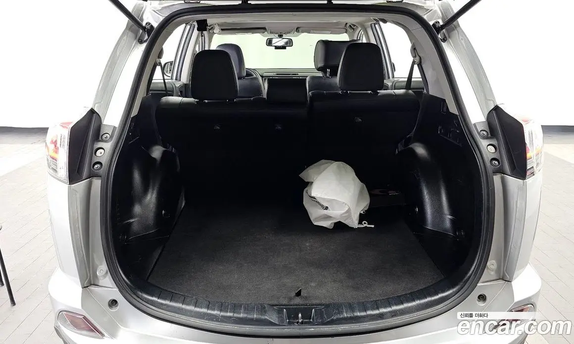 Toyota RAV4 2015 2.5 автомат (гидро), фото 20 Toyota RAV4 2015 2.5 автомат (гидро), фото 20