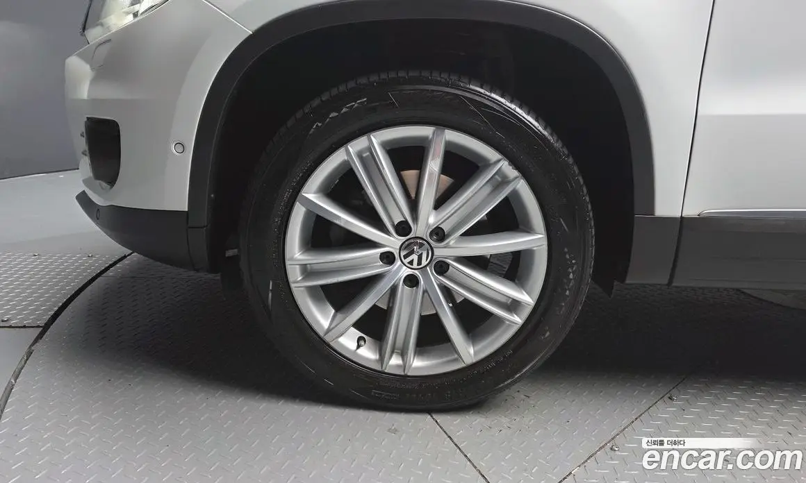 Volkswagen Tiguan 2014 2.0 автомат (гидро), фото 5