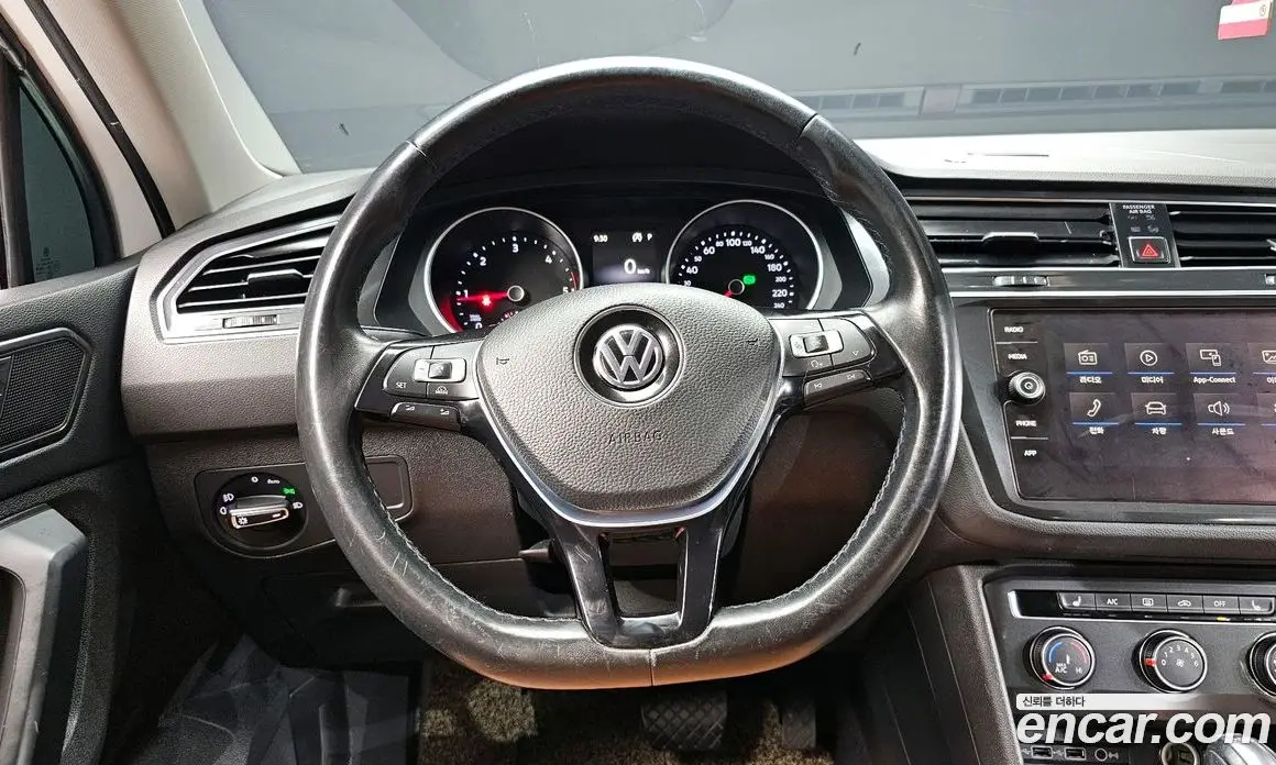 Volkswagen Tiguan 2018 2.0 автомат (гидро), фото 12