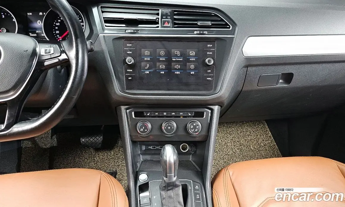 Volkswagen Tiguan 2018 2.0 автомат (гидро), фото 13